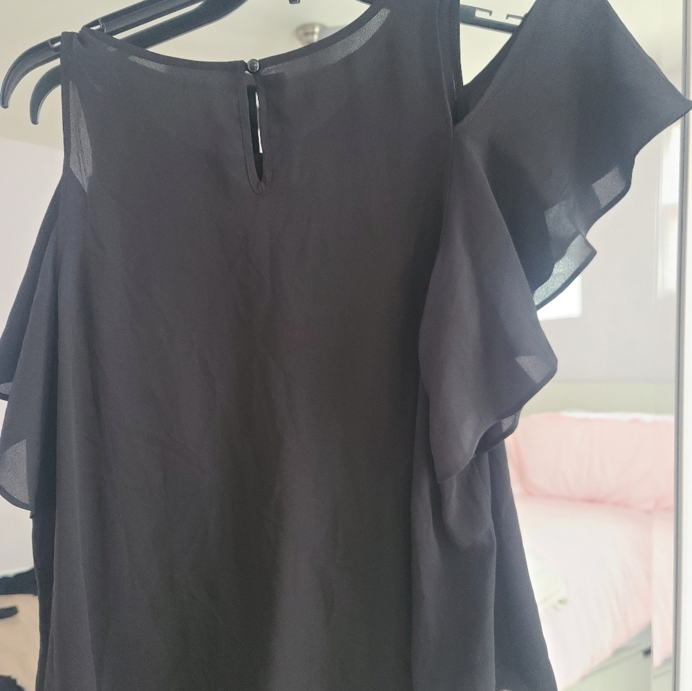 B-Wear NWOT XL black cold shoulder blouse with necklace. Very pretty! - Picture 6 of 7